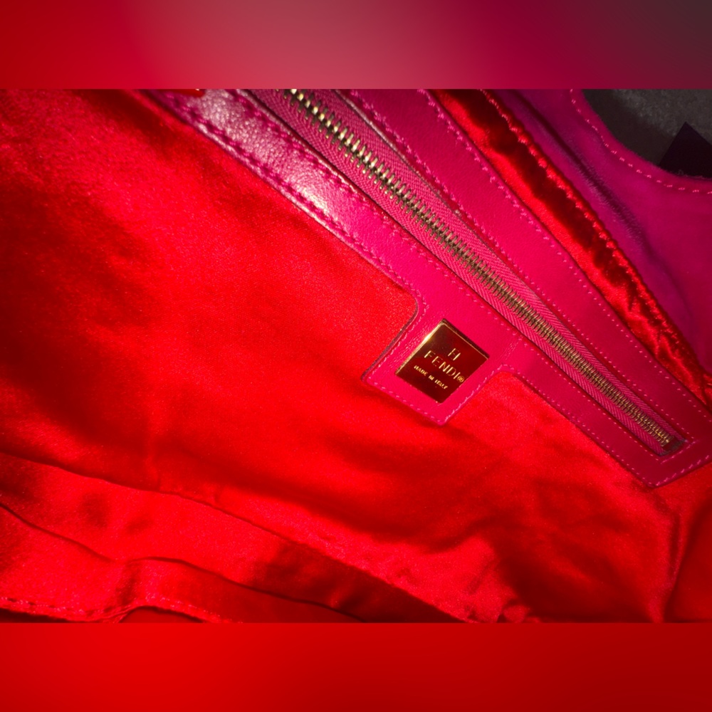 Fendi mamma baguette shoulder hobo bag in pink suede with glittery FF buckle - Picture 4 of 16